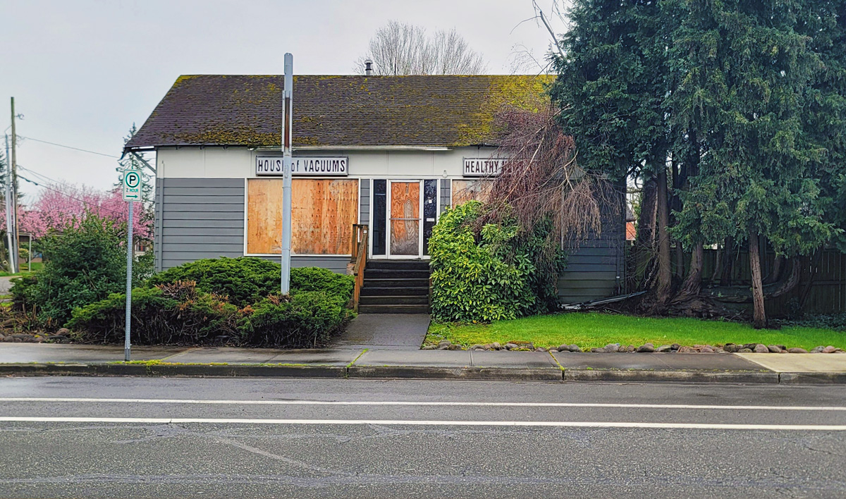 504 West Main Street Auburn WA exterior showing House of Vacuums signage